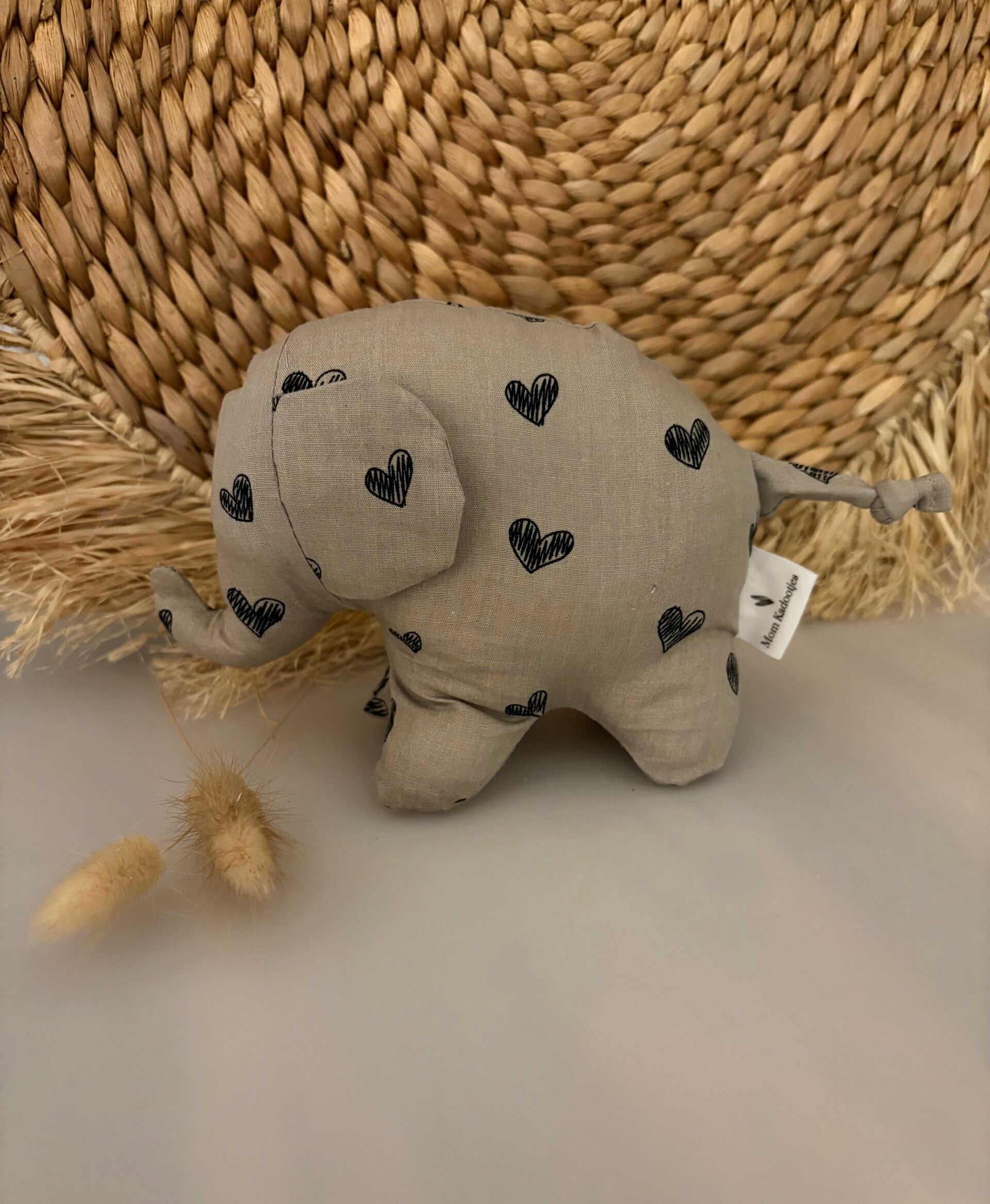 Olifantje  beige/ hartjes zwart