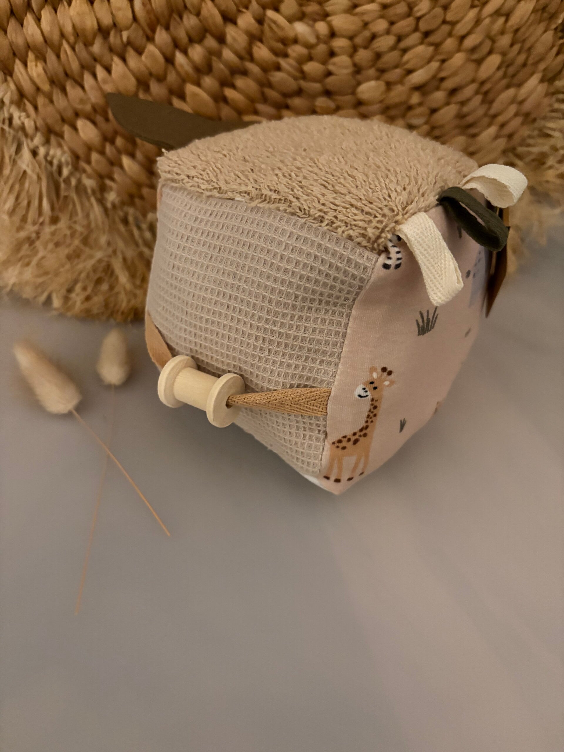 Speelkubus beige jungedieren