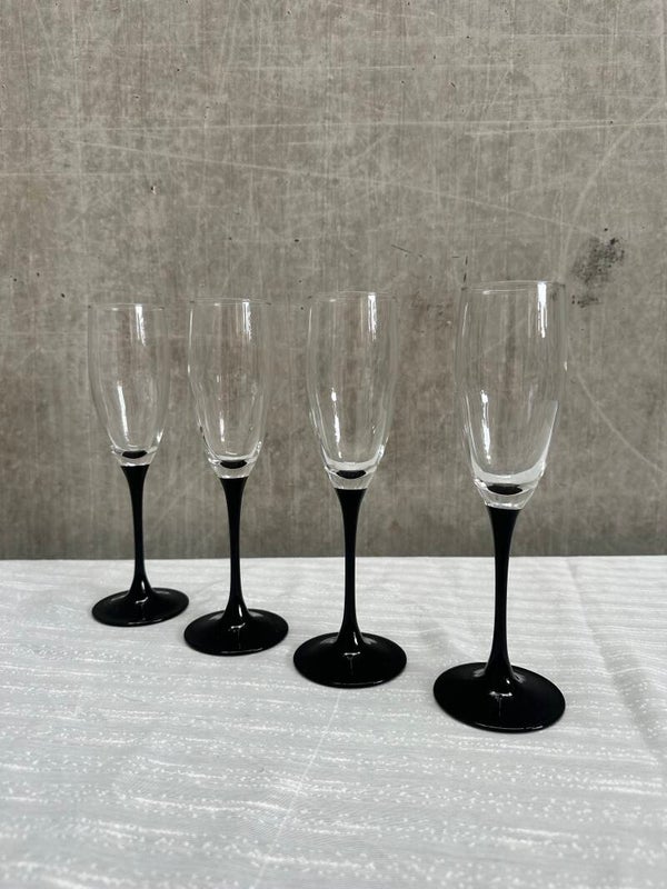 Vintage Luminarc champagne glazen met zwarte voet | Studio Galli