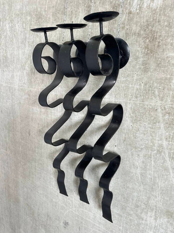 Sculpturale smeedijzeren muurkandelaar zwart | Studio Galli