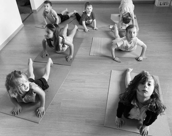 KINDERYOGA: ruimte voor rust, verbinding & jezelf zijn.