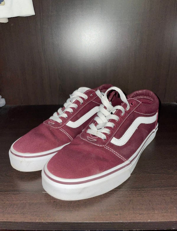Tenis VANS.