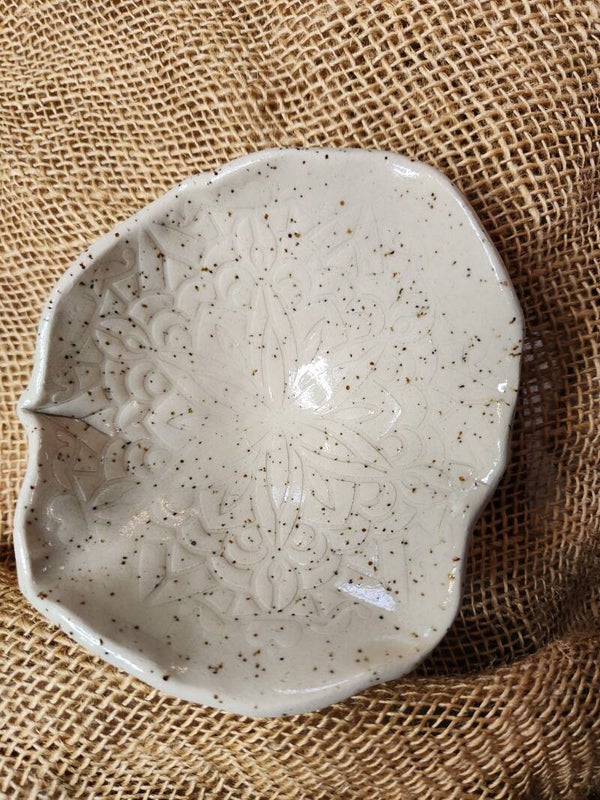Cream serving dish with fleck - small