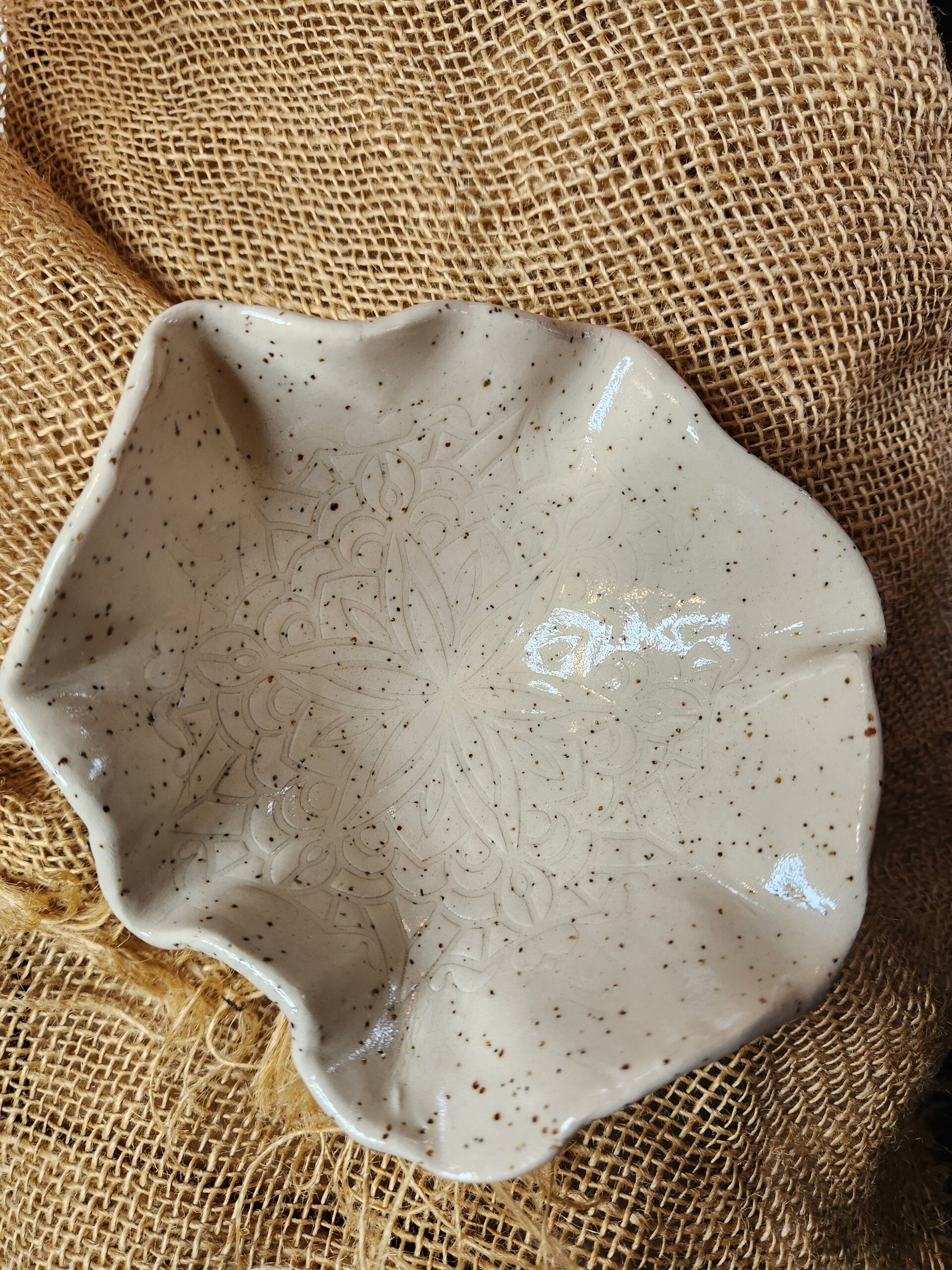 Cream serving dish with fleck - large