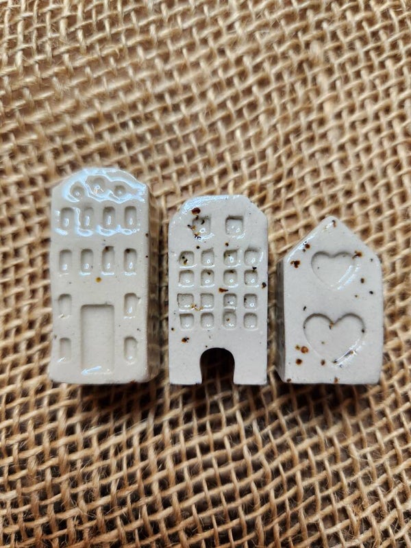 Houses - set of three small, cream fleck