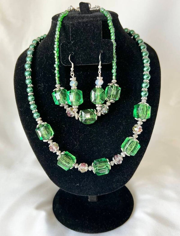 Emerald Elegance Jewelry Sret