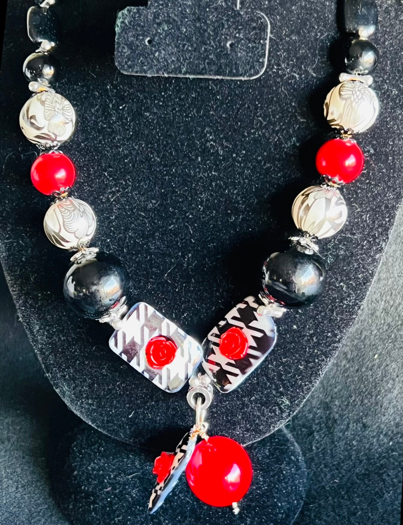 The Scarlet Hound Jewelry Set