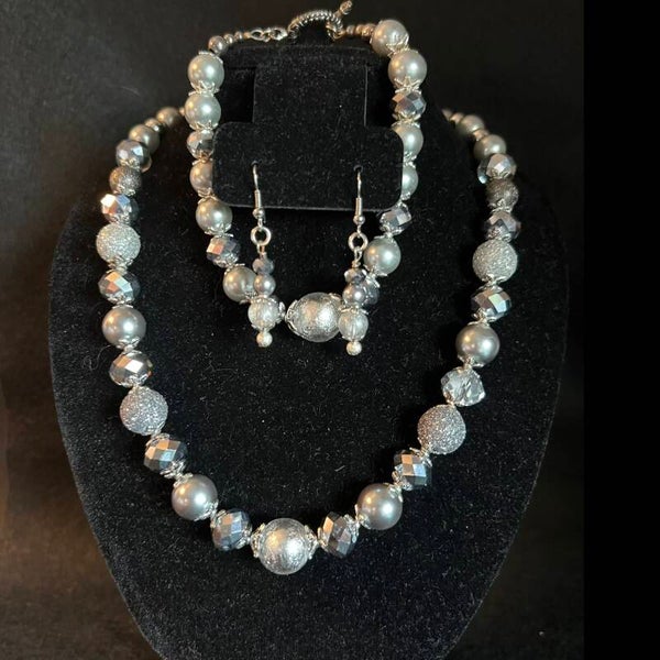 Quiet Shade Jewelry Set