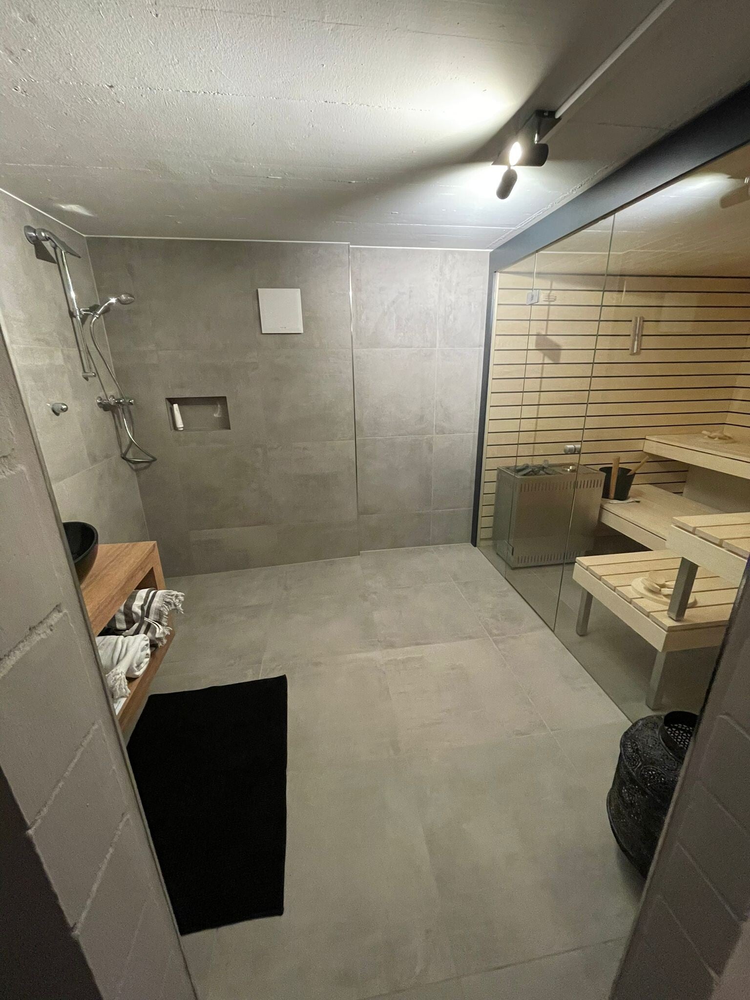 1000006299-standard.jpg