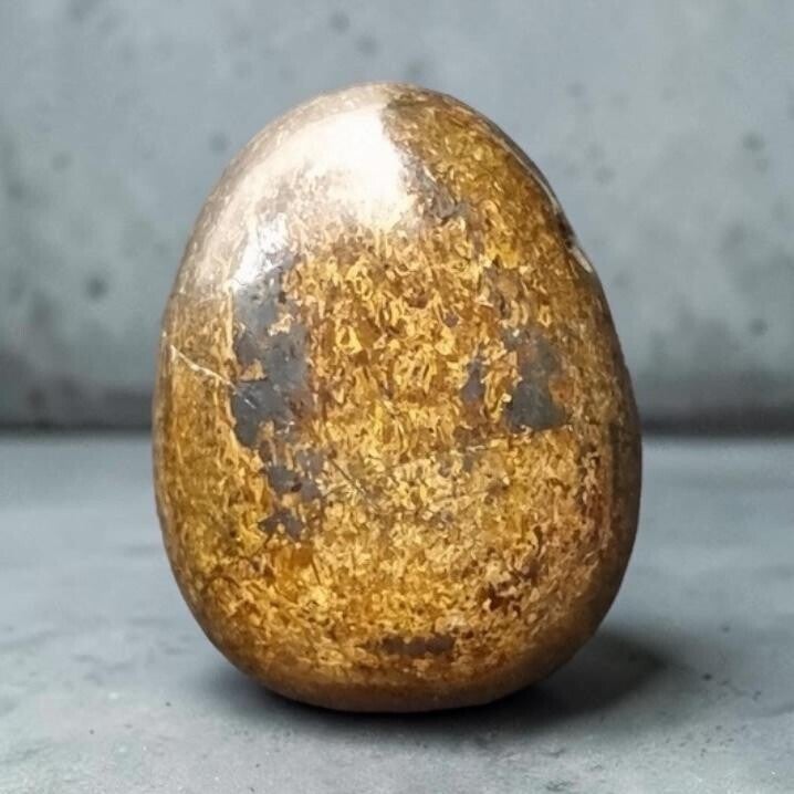 Pierre percée Bronzite