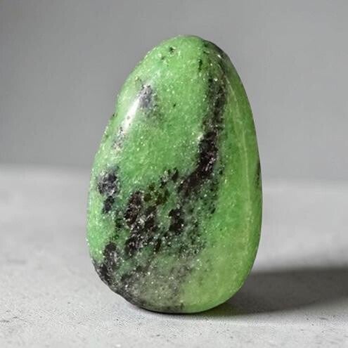 Pierre percée Rubis Zoisite