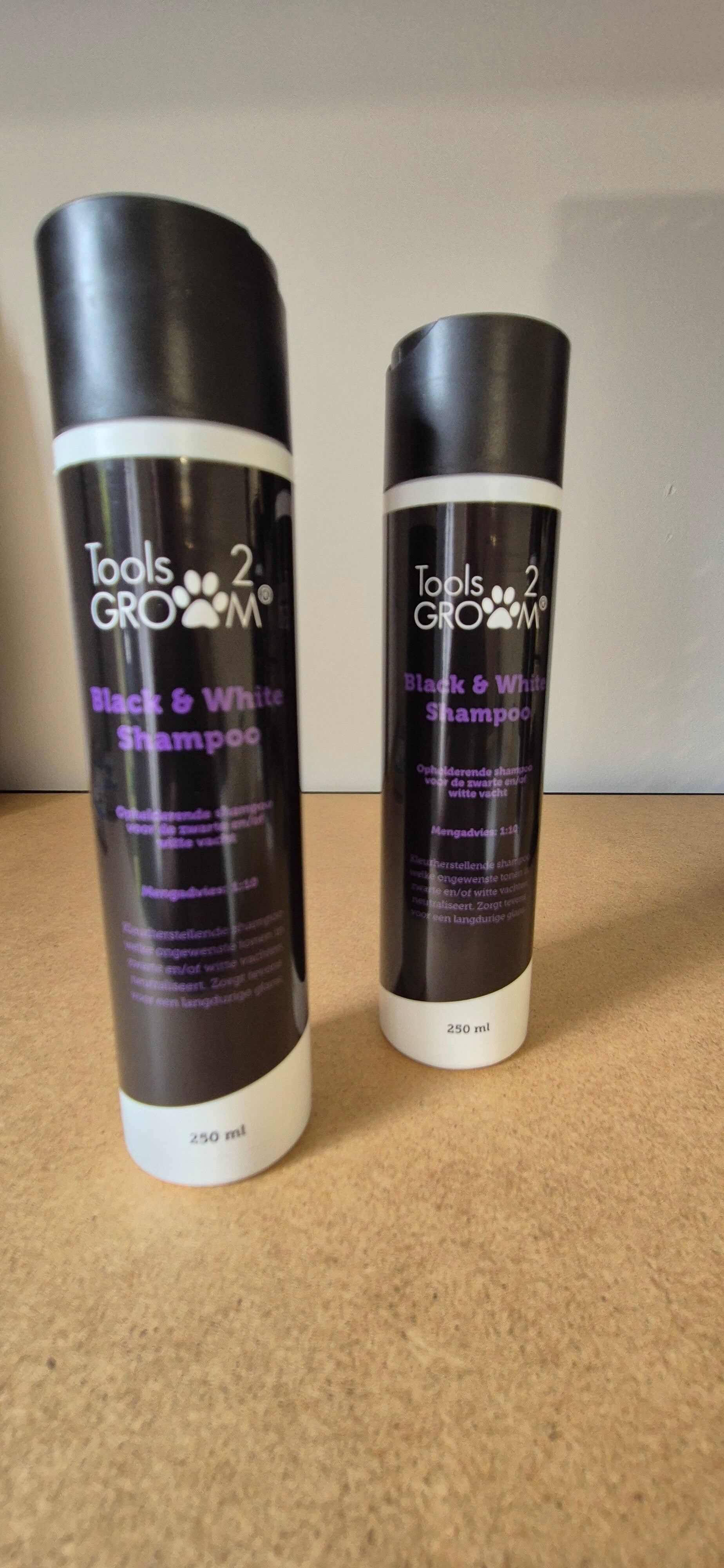 Black & White shampoo - tools to groom