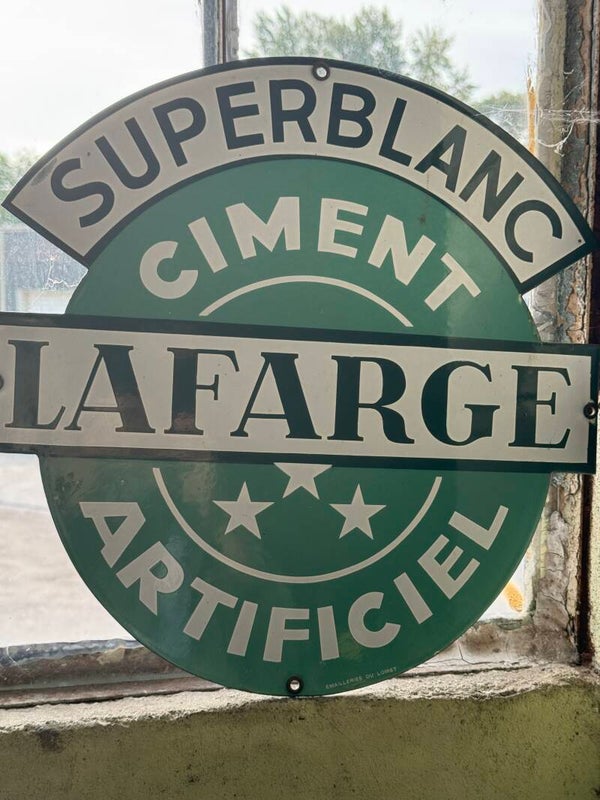 Plaque émaillée ancienne "Lafarge Ciment Artificiel Superblanc" – Émailleries du Loiret