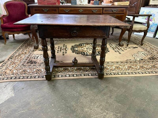 Table rustique époque XVIIe siècle – chêne massif – 1 tiroir