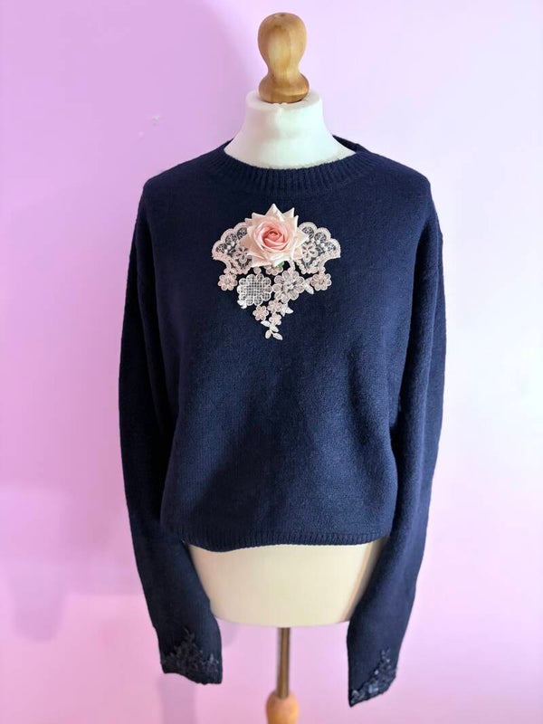 Lace bound rose