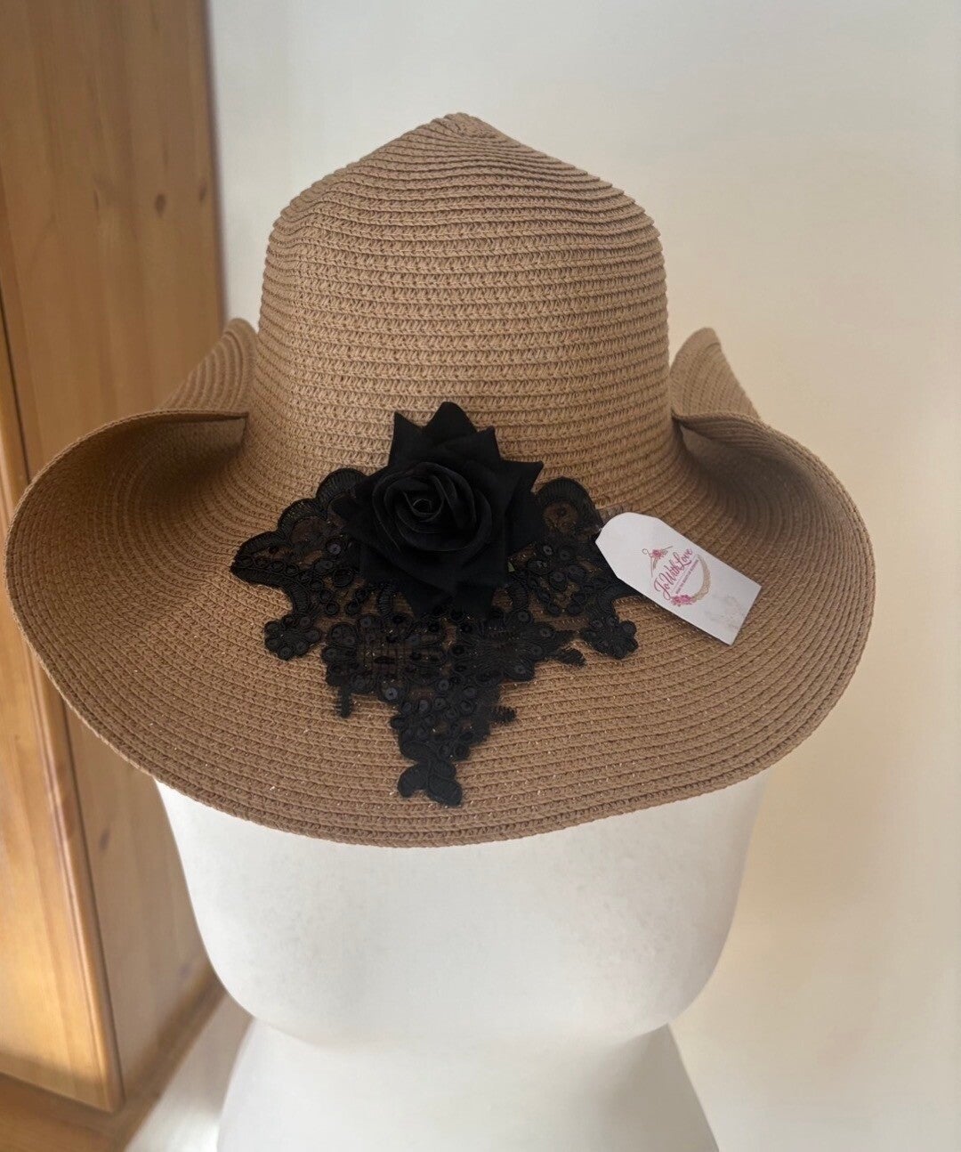 Roo Noir I love you hat