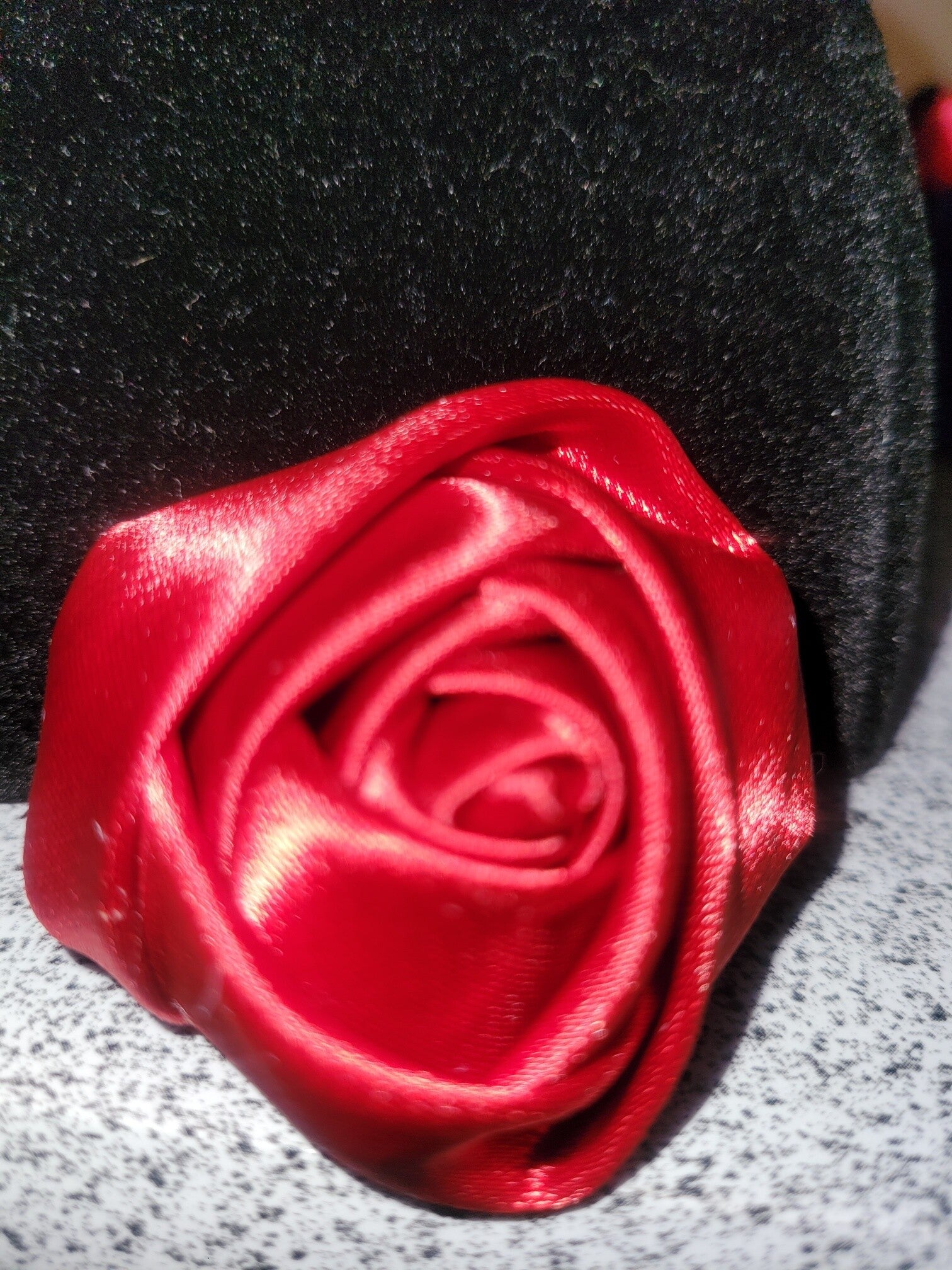 ROSE LAPEL PIN RED