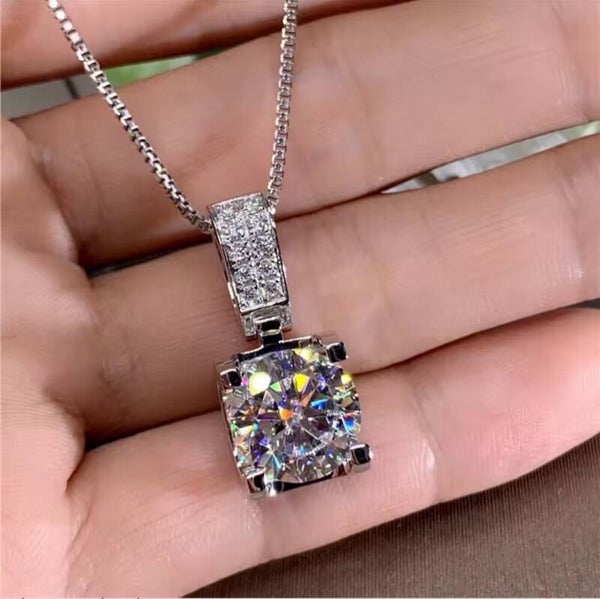 A GIRLZ BEST FRIEND PENDANT