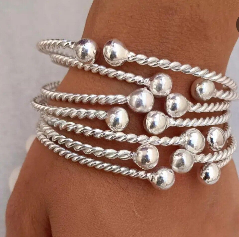 TWISTED BANGLE