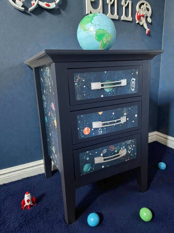 Small three drawer chest - bedside cabinet
