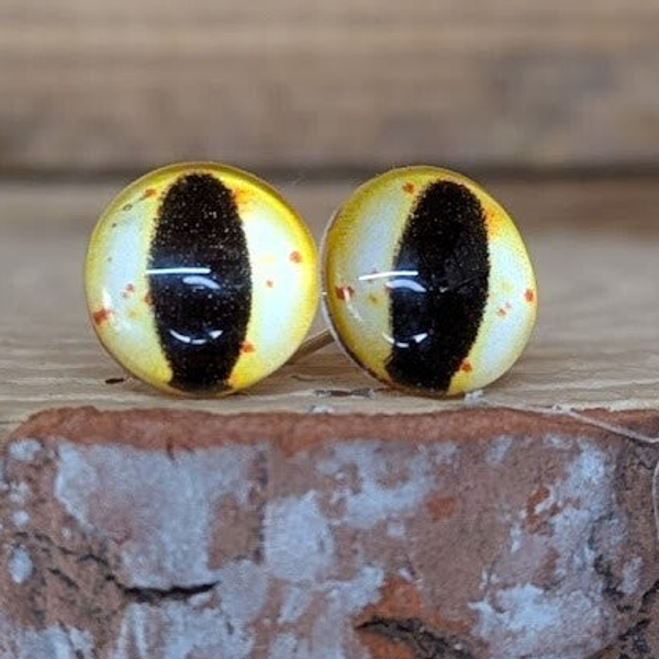Eyes 8mm with metal post, great for animals including cat's, dogs, owls, dragon's