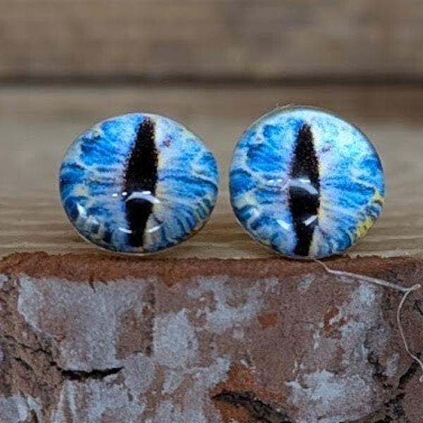 Eyes 8mm with metal post. great for animals including cat's, dogs, owls, dragon's