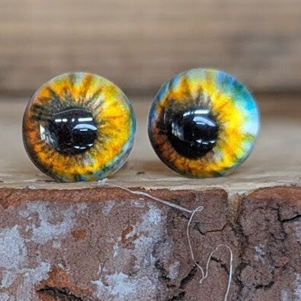 Eyes 8mm with metal post, great for animals including cat's, dogs, owls, dragon's