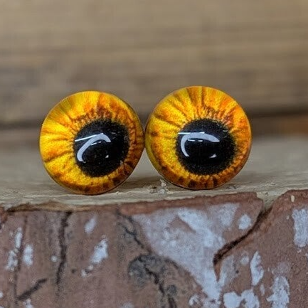 Eyes 8mm with metal post, great for animals including cat's, dogs, owls, dragon's