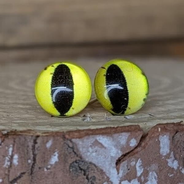 Eyes 8mm with metal post. great for animals including cat's, dogs, owls, dragon's