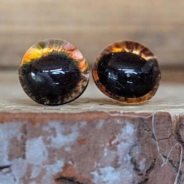 Eyes 8mm with metal post, great for animals including cat's, dogs, owls, dragon's