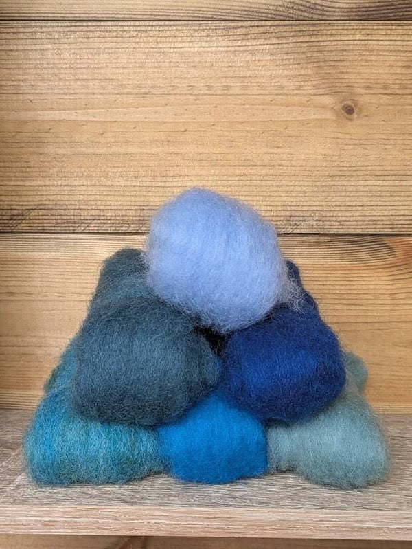 Sea's and skies carded slivers