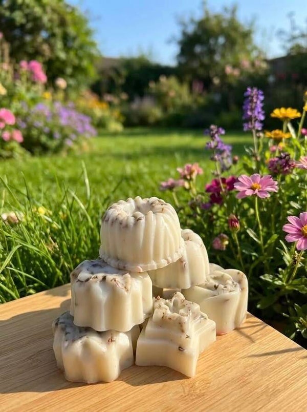 Large dried flower mixed Wax melts
