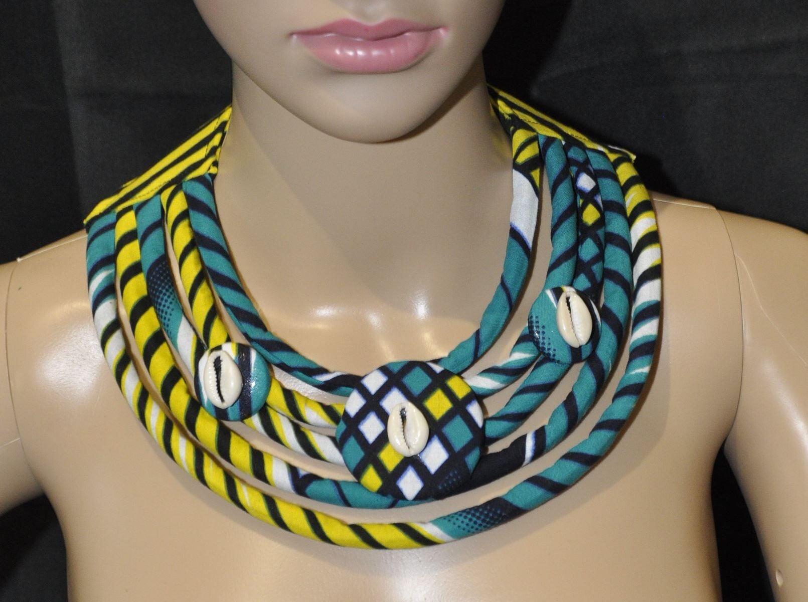 Collier 5 branches " Boutons cauris "