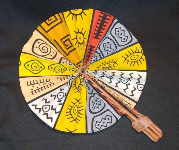 Eventails en wax et cuir