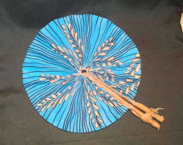 Eventails en wax et cuir