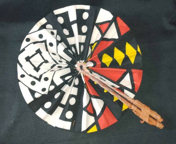 Eventails en wax et cuir