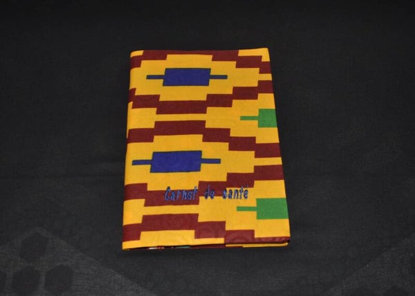 Couvre carnet de santé brodé