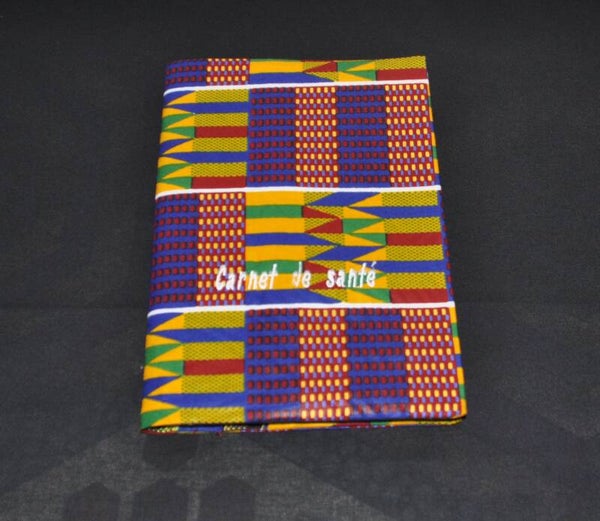 Couvre carnet de santé brodé