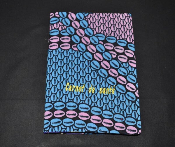 Couvre carnet de santé brodé