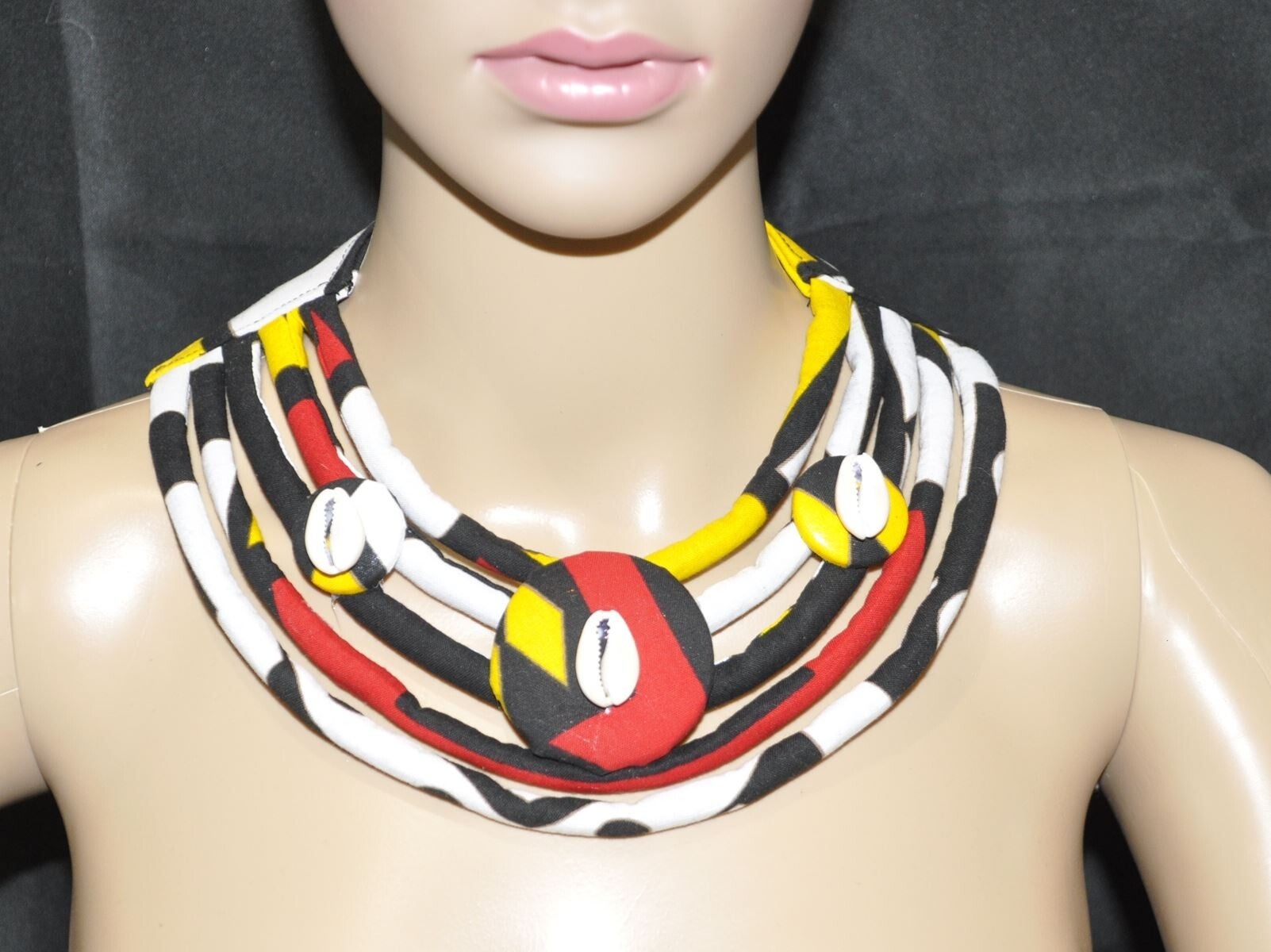 Collier 5 branches " Boutons cauris "