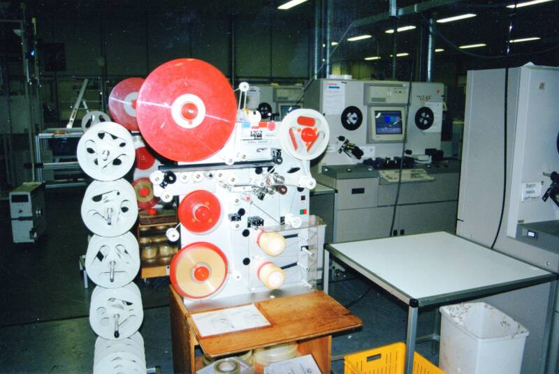 Sleeve en tab machine