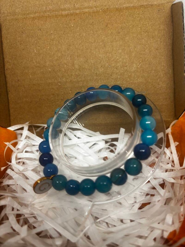 Bracelet fantaisie bleu avec breloque lettre G
