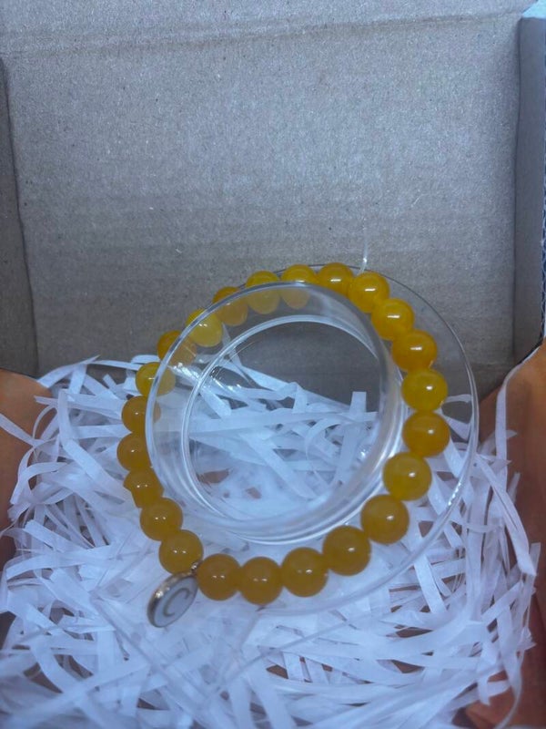 Bracelet fantaisie jaune avec breloque lettre C