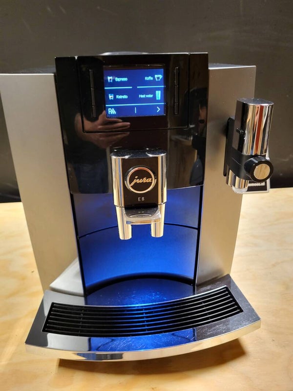 Jura E8 dark inox gebruikt gereviseerd