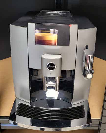 Jura E8 EB dark inox gebruikte met servicebeurt