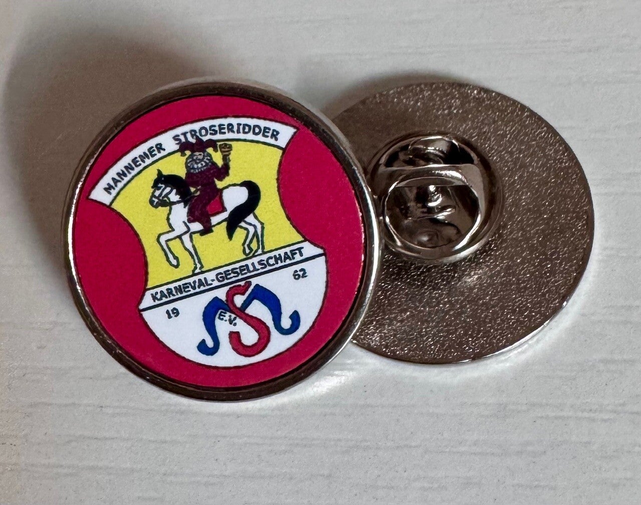 ✨ Dein Motiv – als hochwertiger Pin! ✨