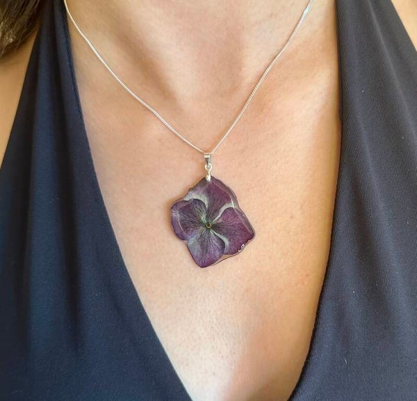 Die Magierin Kettenanhänger Hortensie