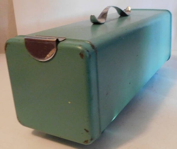 Vintage mintgroene emaille ontbijtkoekblik