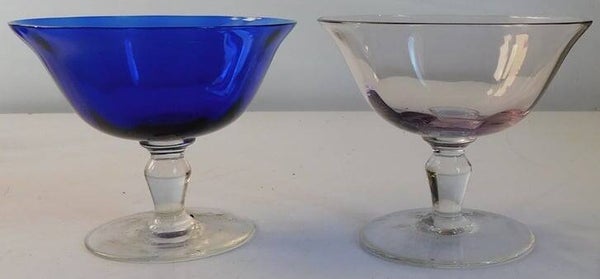 Twee verschillend gekleurde glazen