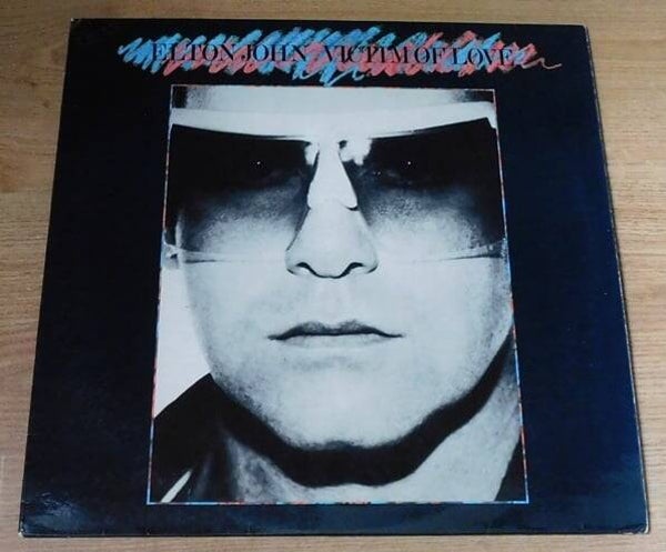 Elton John – Victim Of Love